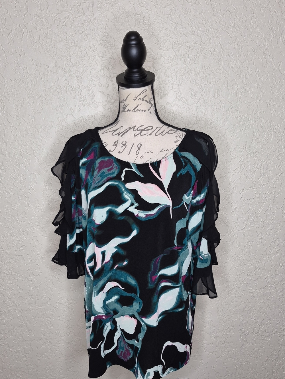 Bold Elements Cold Shoulder Top Size XL